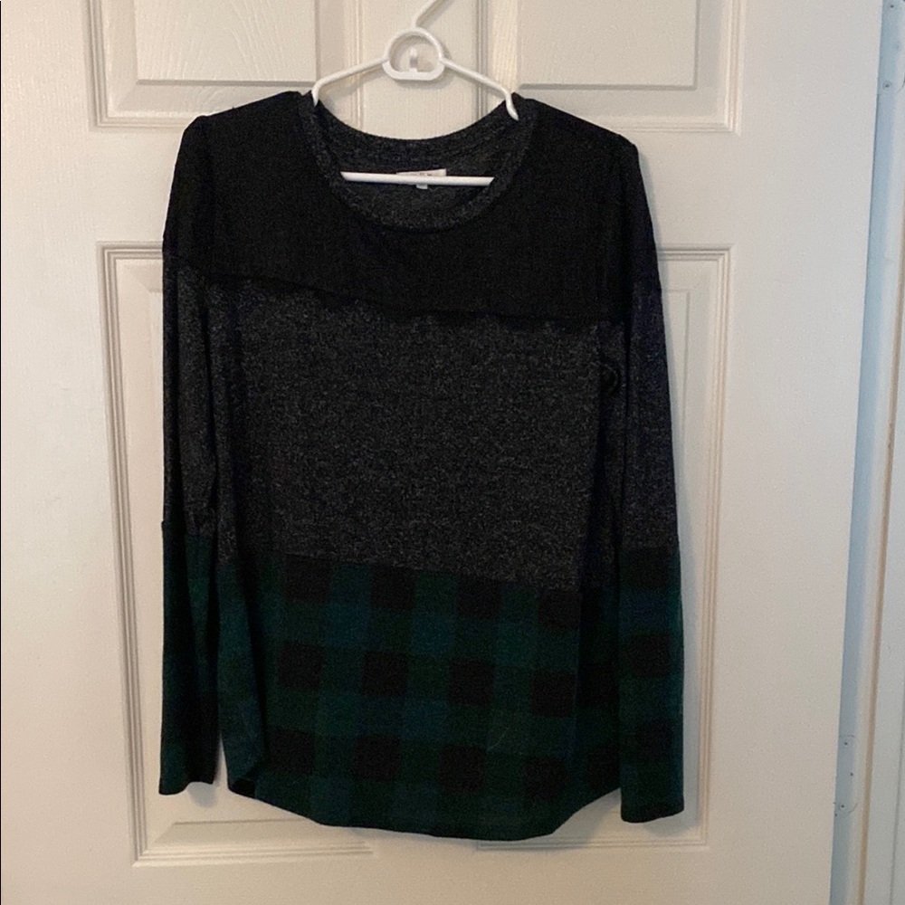 Maurices Black and Green Crew Neck Sweater with Color-Block Design